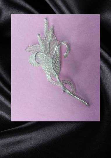 Lilly Brooch in Mexican Sterling Silver